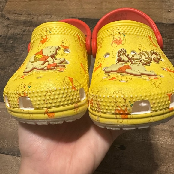 Winnie the Pooh Toddler Crocs - Picture 4 of 8